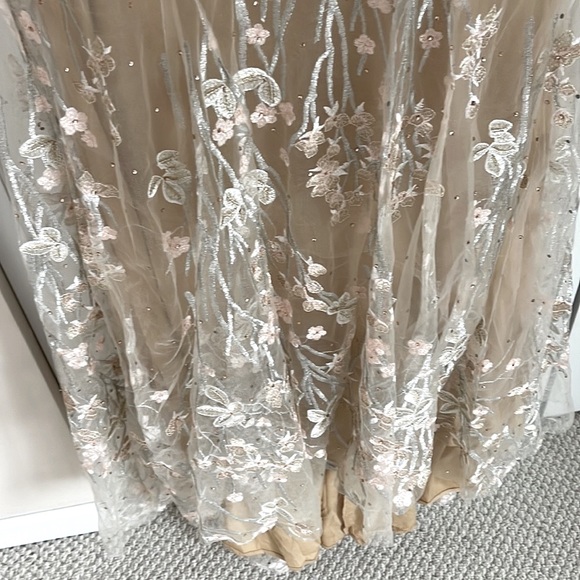 Mac Duggal
Sweetheart Neck Corset Bodice Floral Embroidered Sheath Gown - Picture 5 of 15